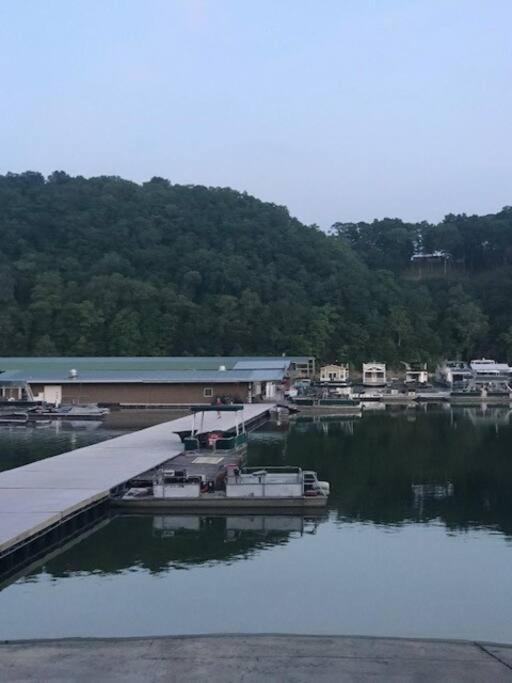 Driftwood Cottage With Hot Tub On Lake Cumberland Russell Springs Εξωτερικό φωτογραφία