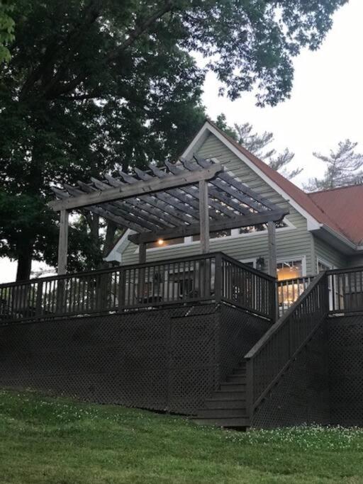 Driftwood Cottage With Hot Tub On Lake Cumberland Russell Springs Εξωτερικό φωτογραφία