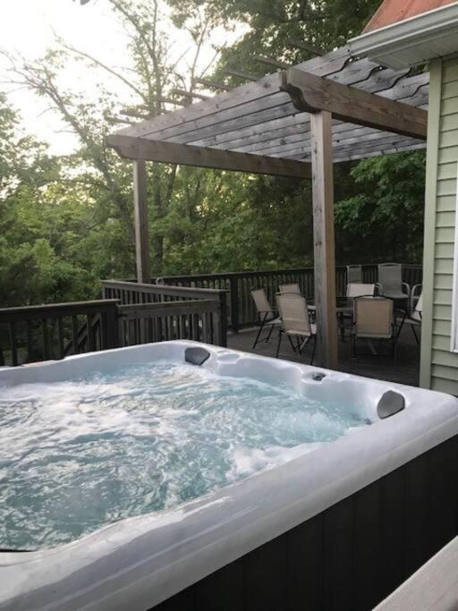 Driftwood Cottage With Hot Tub On Lake Cumberland Russell Springs Εξωτερικό φωτογραφία